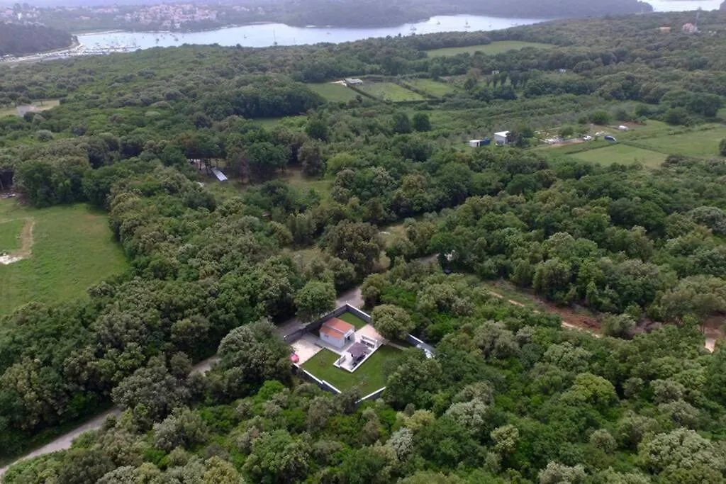 Apartment In Park Forest Soline Near The Sea Pjescana Uvala