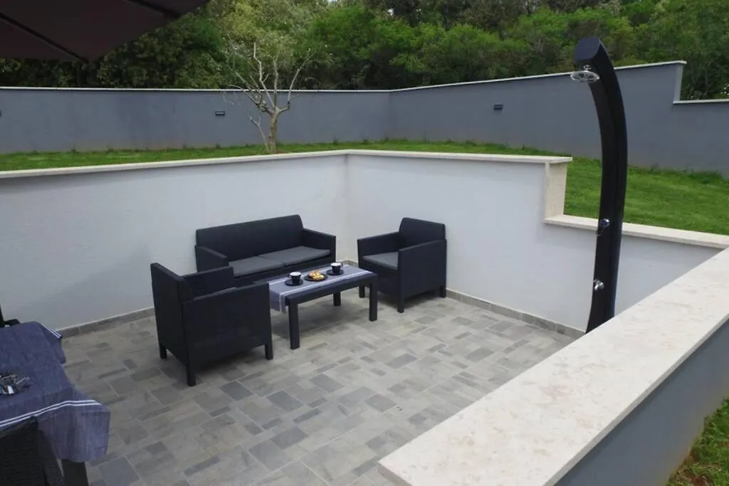 Apartment In Park Forest Soline Near The Sea Pjescana Uvala